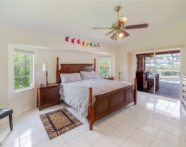 105 Sw 39th Place - Photo Thumbnail 13