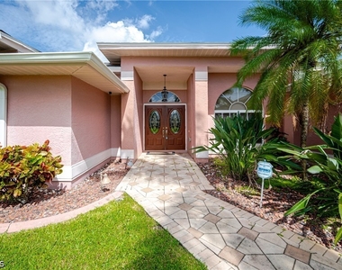 105 Sw 39th Place - Photo Thumbnail 21