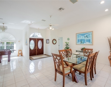 105 Sw 39th Place - Photo Thumbnail 7