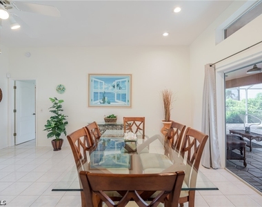105 Sw 39th Place - Photo Thumbnail 8