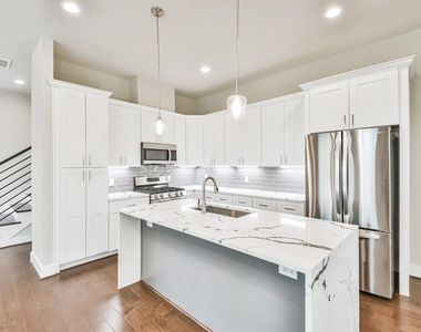 810 Mansfield Street - Photo Thumbnail 15