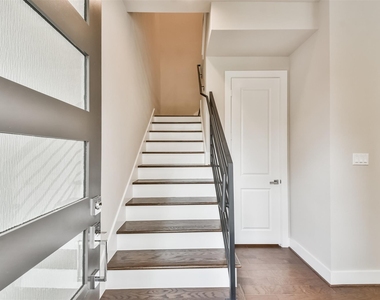 810 Mansfield Street - Photo Thumbnail 10