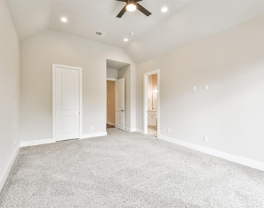 810 Mansfield Street - Photo Thumbnail 29