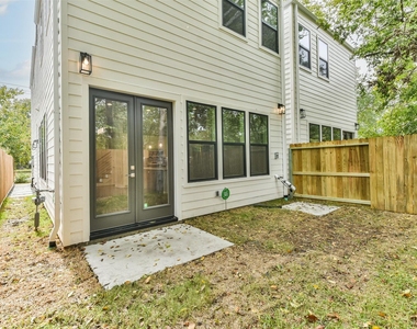 810 Mansfield Street - Photo Thumbnail 8