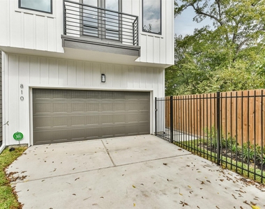 810 Mansfield Street - Photo Thumbnail 4