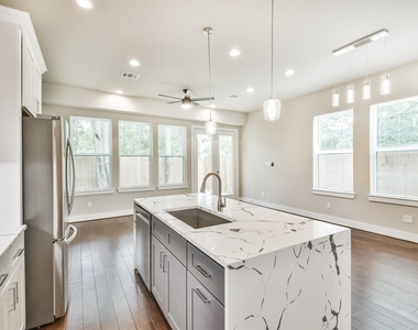 810 Mansfield Street - Photo Thumbnail 17