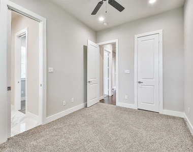 810 Mansfield Street - Photo Thumbnail 40