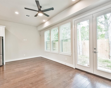 810 Mansfield Street - Photo Thumbnail 12