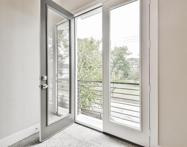 810 Mansfield Street - Photo Thumbnail 35