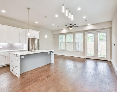 810 Mansfield Street - Photo Thumbnail 11