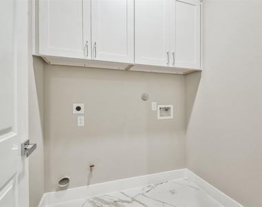 810 Mansfield Street - Photo Thumbnail 43