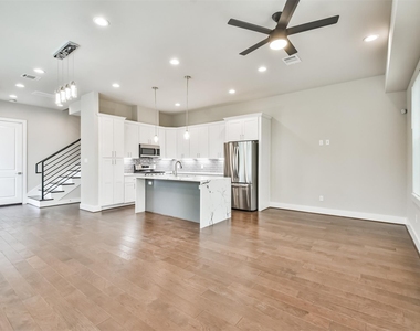 810 Mansfield Street - Photo Thumbnail 13