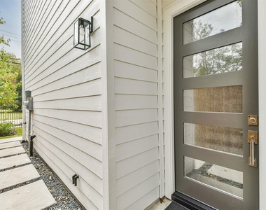 810 Mansfield Street - Photo Thumbnail 5