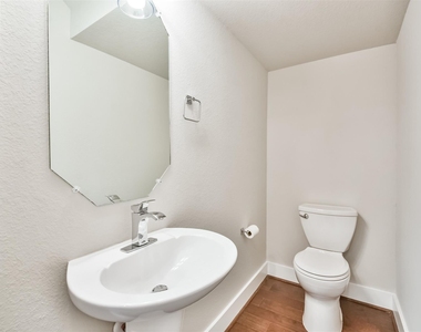 810 Mansfield Street - Photo Thumbnail 24