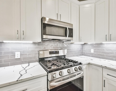 810 Mansfield Street - Photo Thumbnail 19