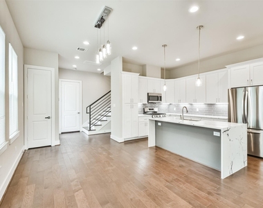 810 Mansfield Street - Photo Thumbnail 22