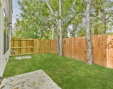 810 Mansfield Street - Photo Thumbnail 44