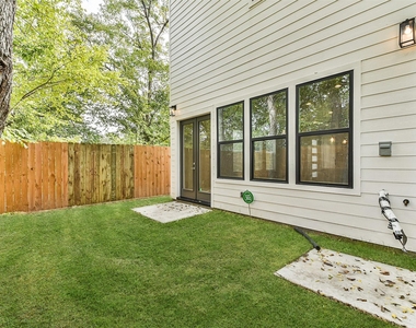 810 Mansfield Street - Photo Thumbnail 46