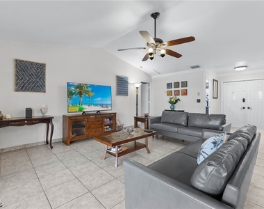 1327 Se 17th Street - Photo Thumbnail 20