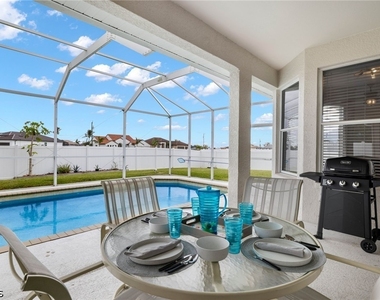 1049 Nw 38th Place - Photo Thumbnail 1
