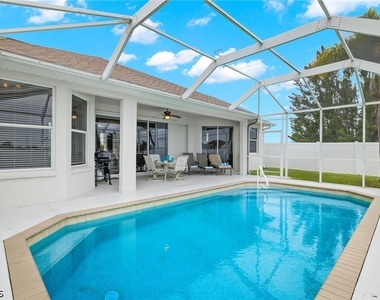 1049 Nw 38th Place - Photo Thumbnail 15
