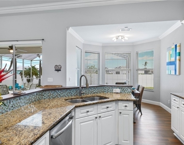 1049 Nw 38th Place - Photo Thumbnail 24