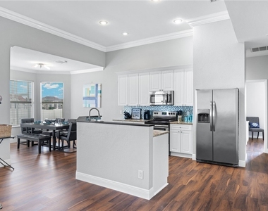 1049 Nw 38th Place - Photo Thumbnail 26
