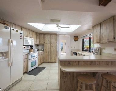 1422 Se 12th Terrace - Photo Thumbnail 5