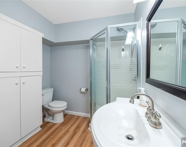 1123 Hyde Park - Photo Thumbnail 17