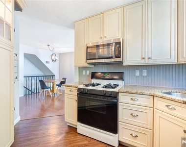 1123 Hyde Park - Photo Thumbnail 7
