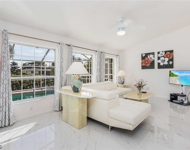 2308 Se 27th Street - Photo Thumbnail 4