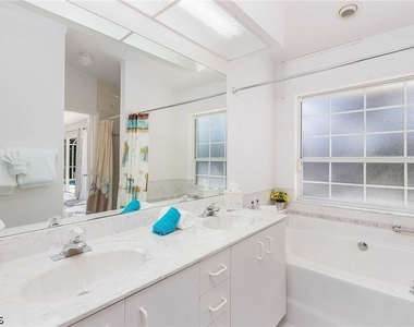 2308 Se 27th Street - Photo Thumbnail 9