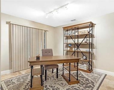 1026 Se 30th Street - Photo Thumbnail 8