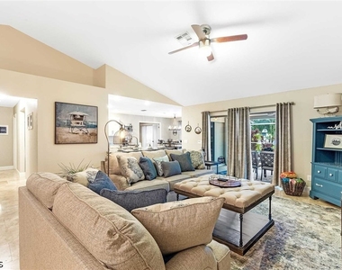 1026 Se 30th Street - Photo Thumbnail 5