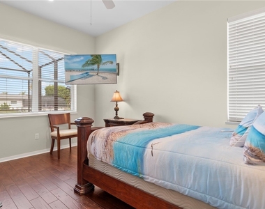 1811 Se 37th Terrace - Photo Thumbnail 15