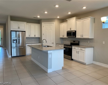 16729 Siesta Drum Way - Photo Thumbnail 11