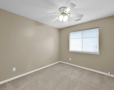 506 Paradise Lane - Photo Thumbnail 15