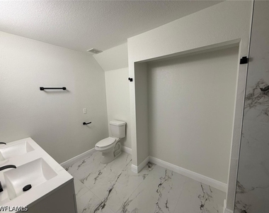 5248 Confederate Drive - Photo Thumbnail 13
