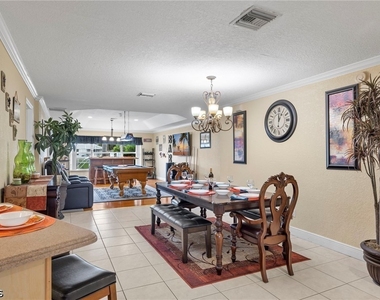 1023 Se 15th Street - Photo Thumbnail 6