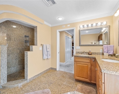 1023 Se 15th Street - Photo Thumbnail 12