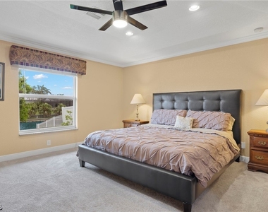 1023 Se 15th Street - Photo Thumbnail 10