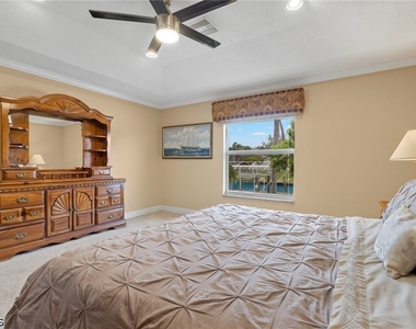 1023 Se 15th Street - Photo Thumbnail 11