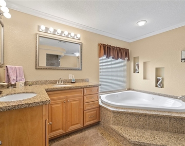 1023 Se 15th Street - Photo Thumbnail 13