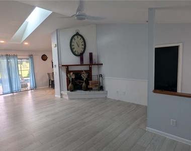 3810 24th Avenue Ne - Photo Thumbnail 4