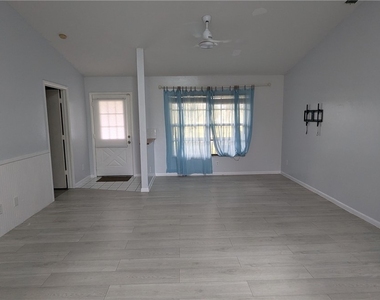 3810 24th Avenue Ne - Photo Thumbnail 2