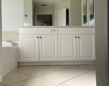 2721 Nw 4th Street - Photo Thumbnail 15