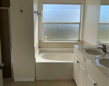 2721 Nw 4th Street - Photo Thumbnail 14