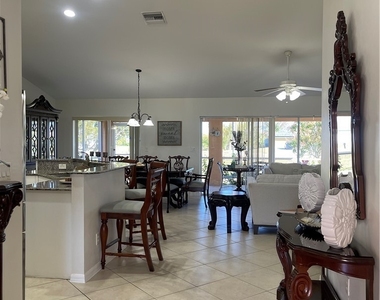 2721 Nw 4th Street - Photo Thumbnail 3