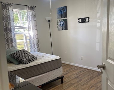 2721 Nw 4th Street - Photo Thumbnail 10