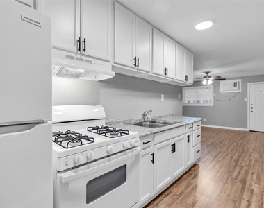 1840 Richmond Avenue - Photo Thumbnail 6